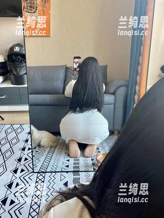 微密圈 - 120斤的小王同学的桌没了，西红柿却在偷偷看图集，赶紧下载给你!