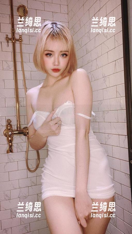 被Byoru的乳胶衣迷住！在线美图，谁还记得时间？