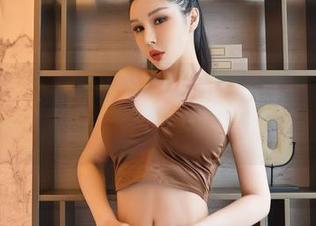 Feilin嗲囡囡 – 流氓小巫女的泳池私房合集：这一波水花，可是颇具攻势！