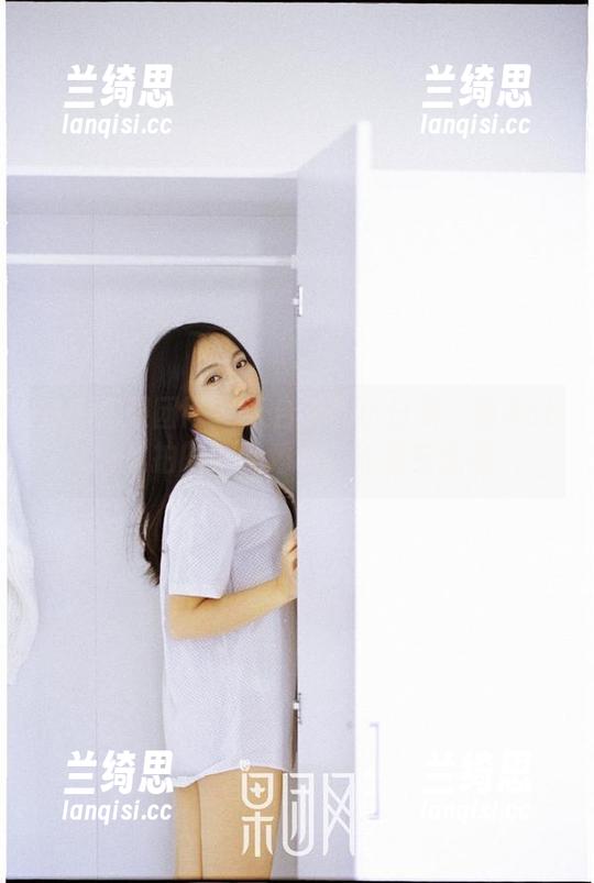GIRLT果团网 - 天台上的小日常：甜Abby私拍的大型秀场，注意安全哦