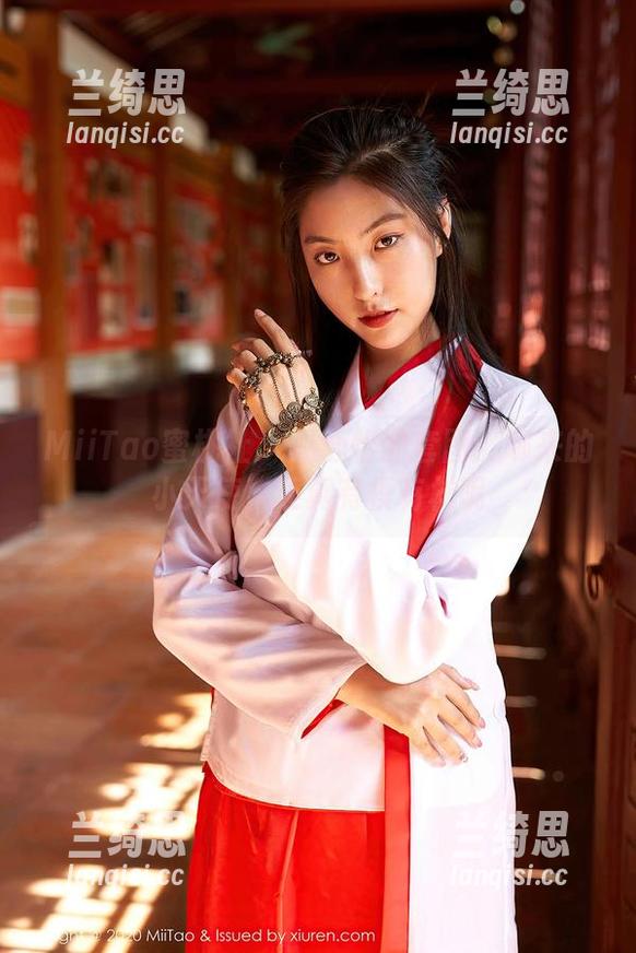 MiiTao蜜桃社 - 温心怡的套图：哪来的小天使，还真有模有样呢
