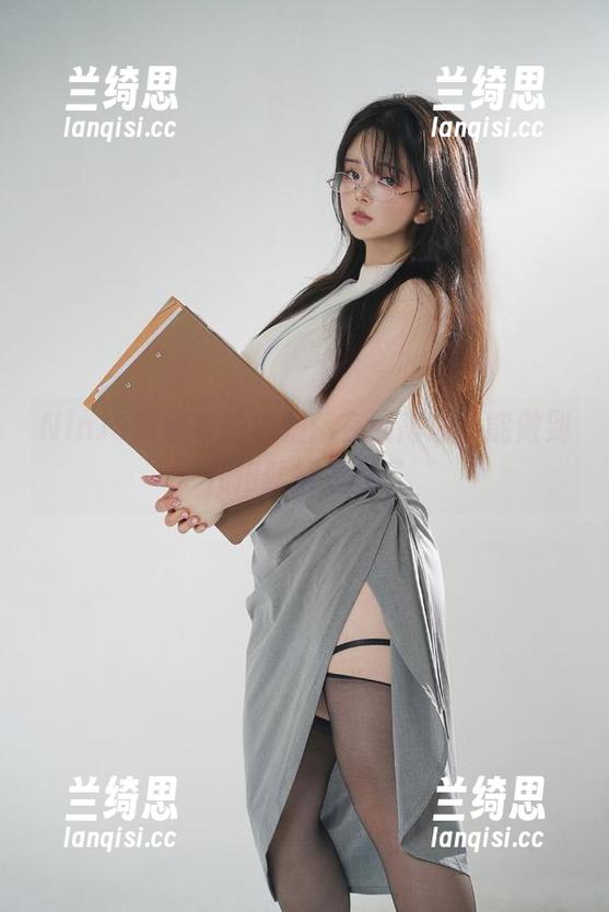 NinJa阿寨寨的瑜伽：在线高清，能做到几招就得看你了