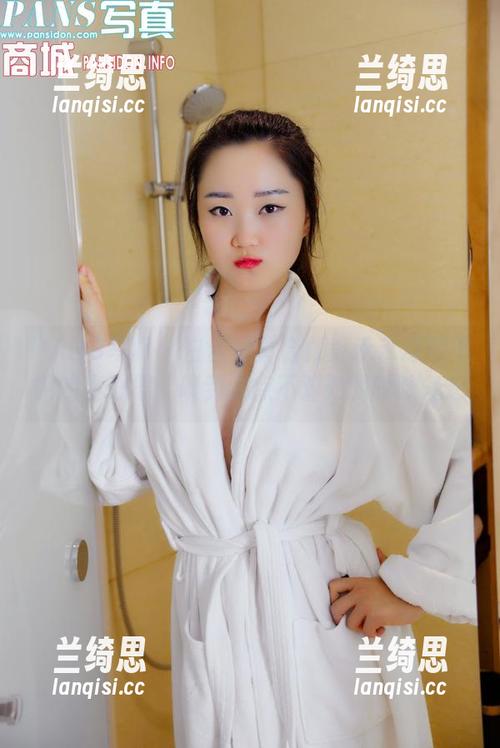 PANS写真 - 白丝写真合集：禾禾深藏不露的小心思，嗅到了点不对劲的暧昧气息