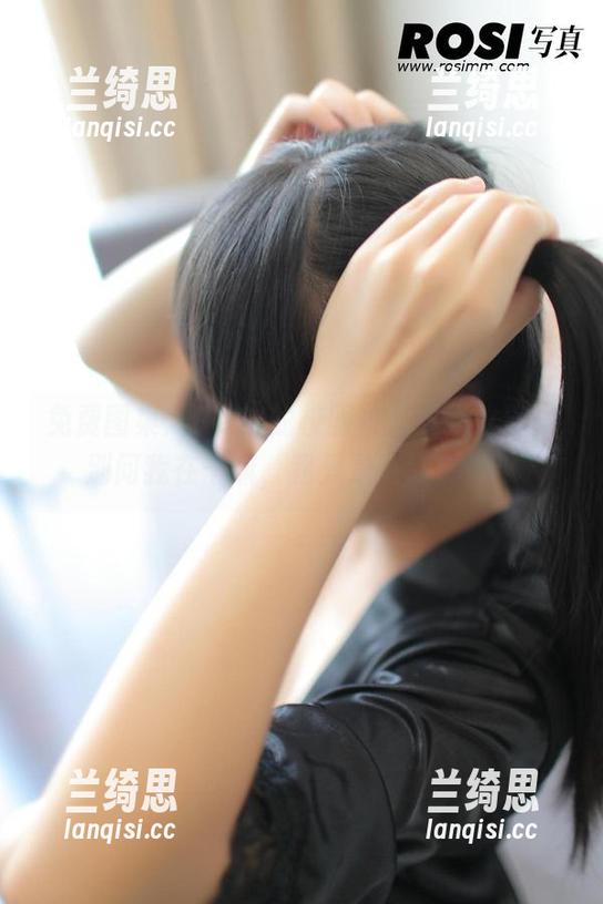 免费图集：ROSI的校服扯淡复兴之旅，别问我在干嘛，我只是在欣赏哟！