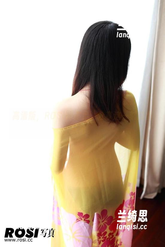 高清版，ROSI的美足，分享这一刻的柔软吧。