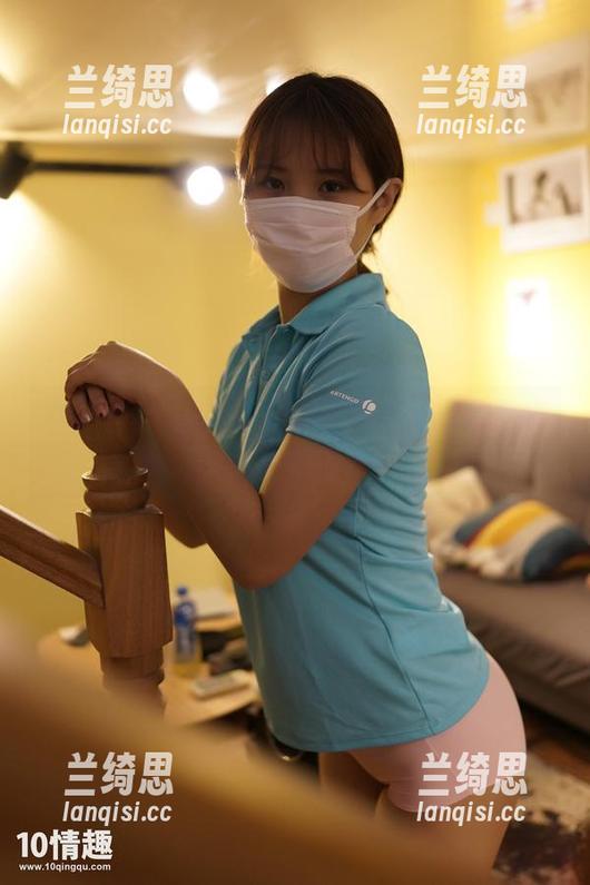 制服控的天堂！ROSI学妹高清照片，快来下载收藏