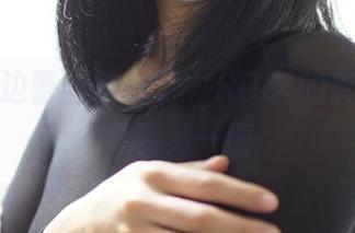 别被黑边蕾丝欺骗了，ROSI的套图其实藏着另一面