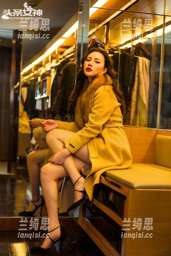 TouTiao头条女神 - 小心，秦若兮的泳衣套图，可能会让你难以自拔哦