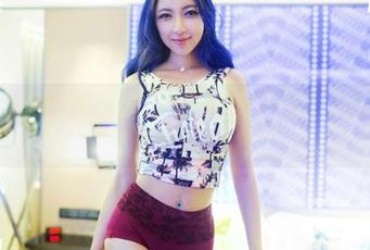 TuiGirl – 原图模糊的边际，定格了易阳的“少女”，透出一丝难以言喻的气氛。