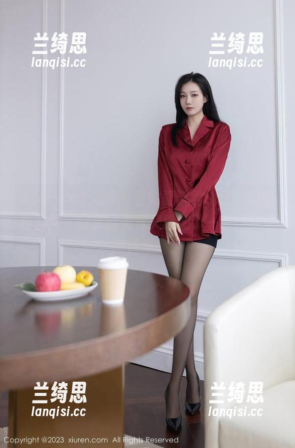 Xiuren秀人网 - 看完夏诗雯Sally的空姐套图，分享的勇气又增加了一点，复杂的情感啊。
