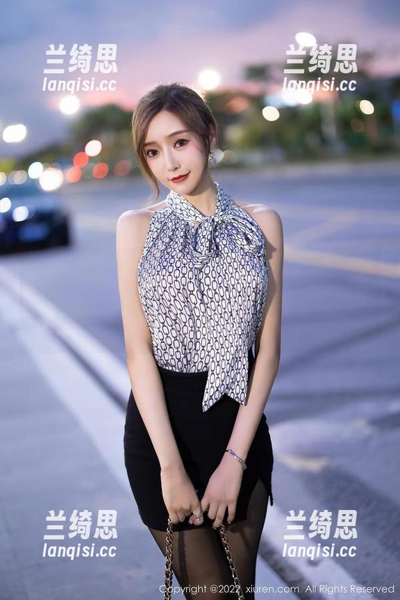 Xiuren秀人网 - 战姝羽Zina的图包好看得无话可说，尤其是那吊带部分，谁能拒绝？