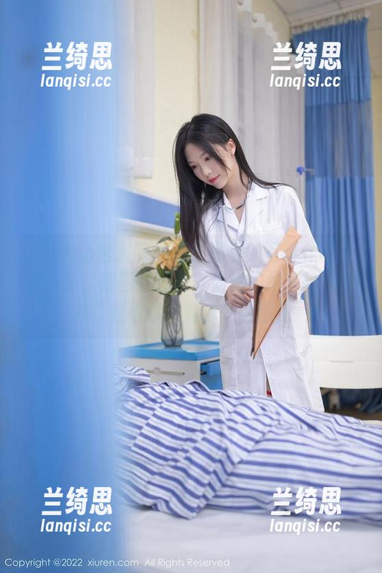 Xiuren秀人网 - 油田溪溪的写真作品《女友》，原图就那种，隐隐约约又给人一种“我恨你又爱你”的感觉。