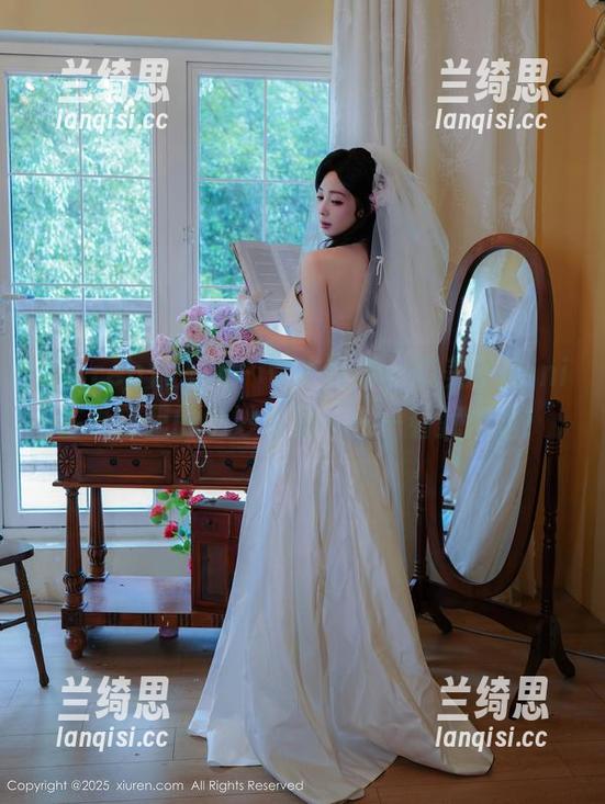 Xiuren秀人网 - 快来瞧瞧，糯美子mini在夏日里的绝妙资源——一看就沦陷！