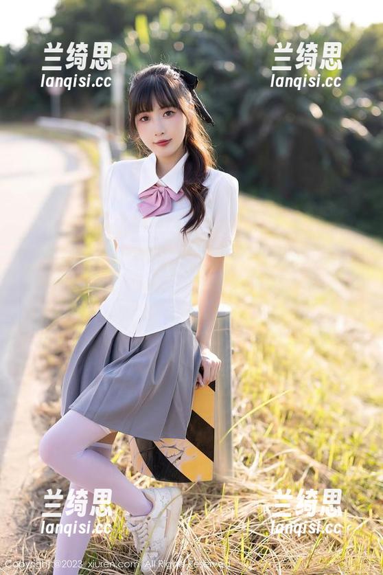 Xiuren秀人网 - 空姐梦想与风景尤美的邂逅：图片分享后的感慨…飞得太高，真的累！