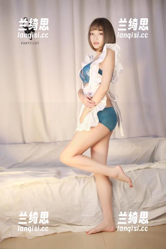 partycat轰趴猫 - K8傲娇萌萌私拍：游泳池里的大汉堡套餐，谁能拒绝这样的泳装啊！