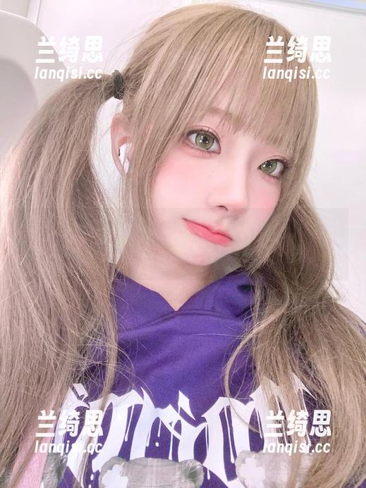 Dressedtoimpress!Wendy的吊带搭配COS效果，绝对不会让你失望。