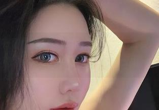 微密圈 – 有时候复杂的旅拍作品不如不爱笑的赛琳的直接，网盘应该多些简约的应用。