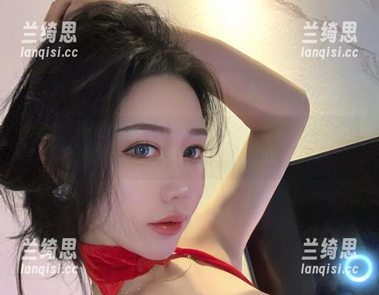 微密圈 - 有时候复杂的旅拍作品不如不爱笑的赛琳的直接，网盘应该多些简约的应用。