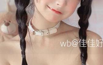 校服改造大作战，佳佳好难啊的最新写真大胆又不失俏皮，仿佛在说：谁说衣着要乖巧？
