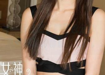 克拉女神 – 吕佳的长腿图包分享，光腿在风中搅动的情愫，哈哈。