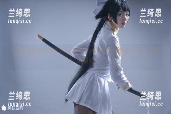 往兔玩映画的忧郁少女写真看去…每张照片好像都在说:“别担心,我很好。” 往兔玩映画的忧郁少女写真看去…每张照片好像都在说:“别担心,我很好。”