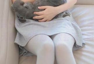 在线欣赏兔玩映画的白色死库水美图，这种无意间的诱惑，太会玩了吧？