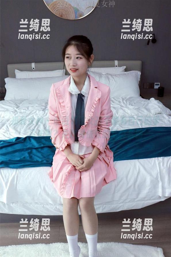 初夏女神 - 谁说邻家女孩不能有自己的学习法则？来欣赏依依的写真套图