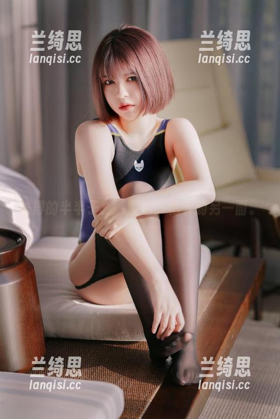 难得的半半子高清图包:秘书的另一面。 难得的半半子高清图包:秘书的另一面。