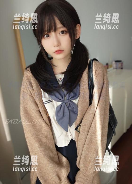 不得不说，看发条少女yoki穿连体衣的美图，精选得有几分独特的味道。