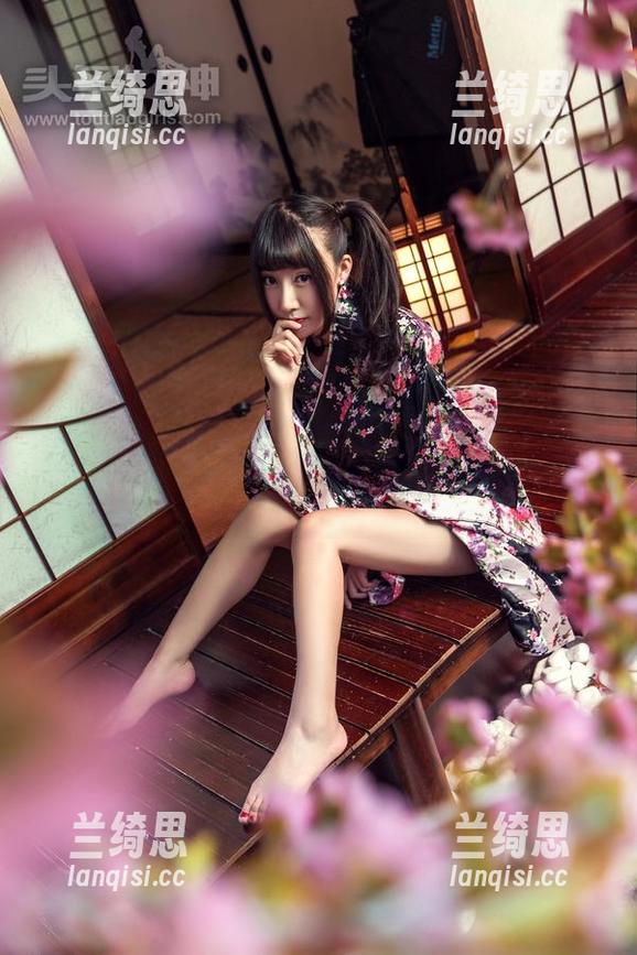 头条女神 - 乔安的私房肉丝：你有没有想过，一件简单的衣服也能演绎内涵？