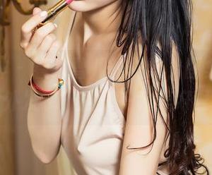 头条女神 – 看幻雪儿的长腿，图集会不会有意外发现？就是一种美好误解。