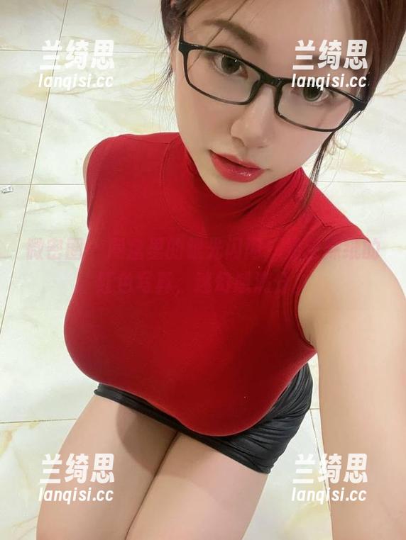 微密圈 - 网盘里的银光闪闪，奶宝妹纸的红色写真，迷幻感满分。