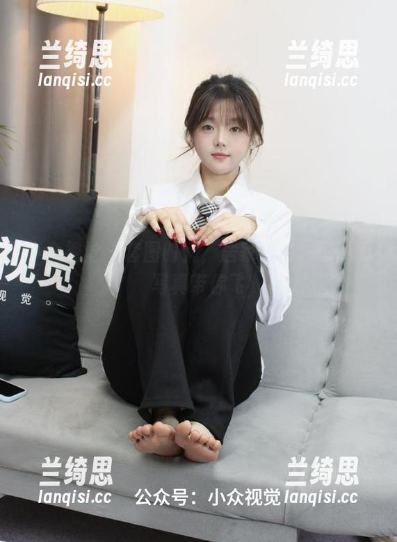 小众视觉 - 套图时代，居家不宅，悦悦的写真带你飞