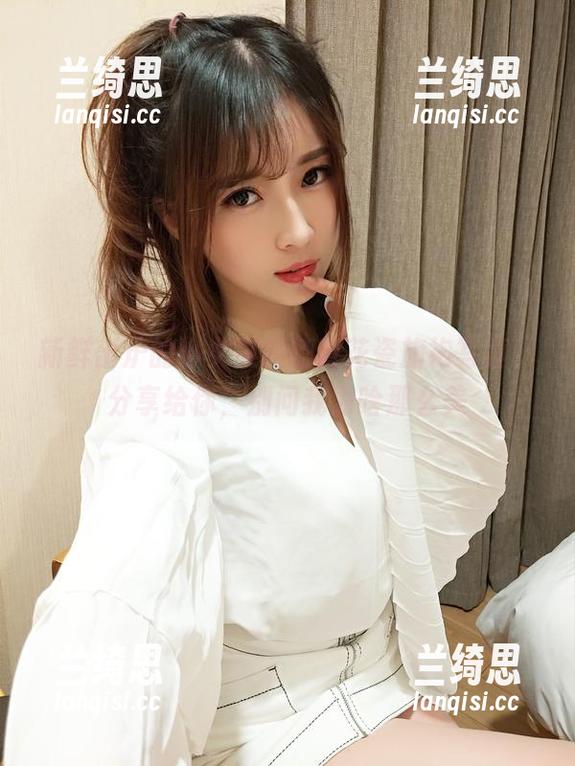 新鲜出炉的小女巫露娜青花瓷旗袍写真，分享给你，别问我为啥那么美