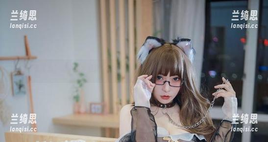 “无圣光”的小泉学姐吖，在毛衣里看到了啥？啧，这挺有意思的作品。