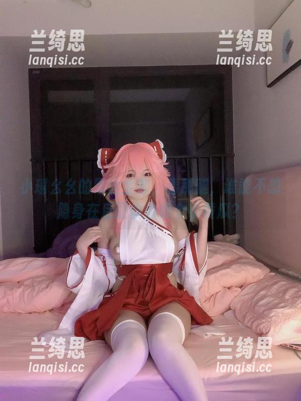 小瑶幺幺的黑丝全套，看那腿，谁能不想隐身在后面偷偷做个小黄瓜？