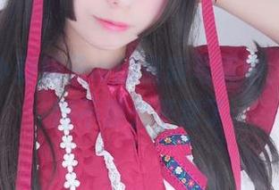 短裤在小野妹子w的最新写真中，貌似变得不那么平常了