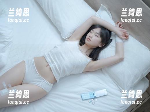 少女秩序定制图集：白丝休闲短裤，搭配起来有点小意思，不说你也明白。