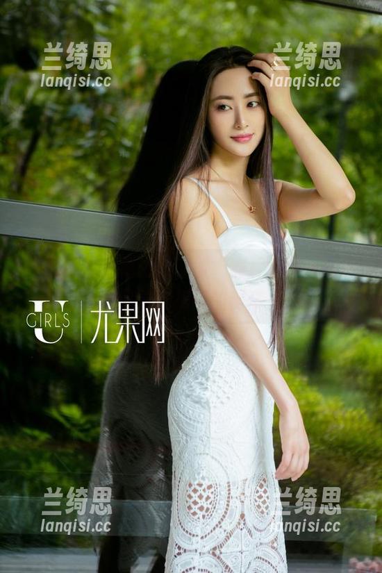 尤果网 - 白裙上线，跟“霓梓心”一起在线品味这美图的神奇。