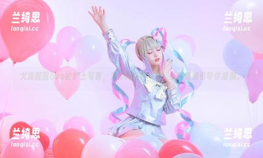 尤猫醒醒ovo的护士写真，光影间的每一帧，都在悄悄引导你推测。
