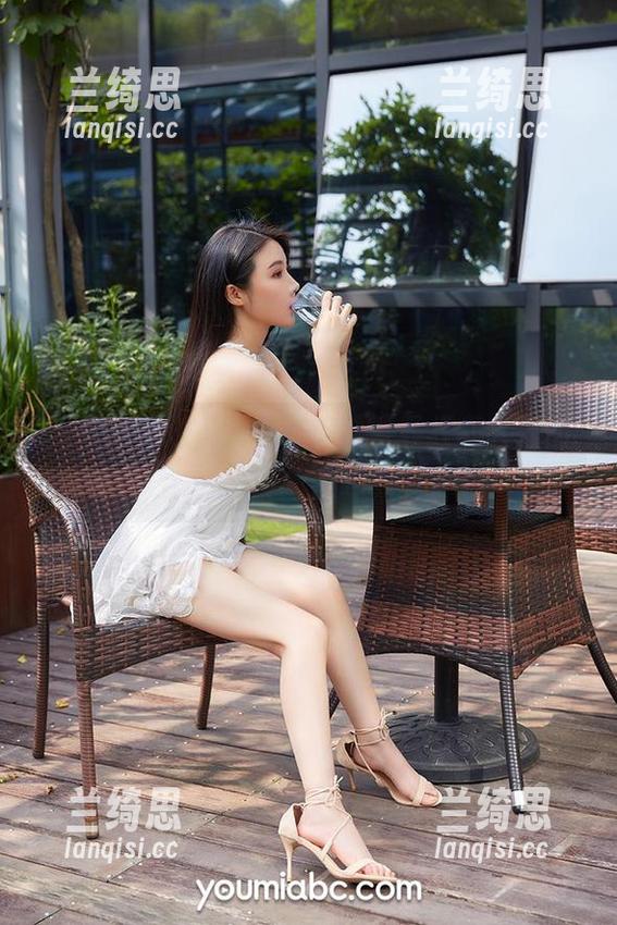 照片免费送，尤蜜荟这是要靠红红火火的热度撩人吗？