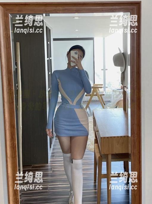 微密圈 - 执拗的红色桃，陪伴在左公子666身旁的写真，心“桃”之旅啧啧称奇