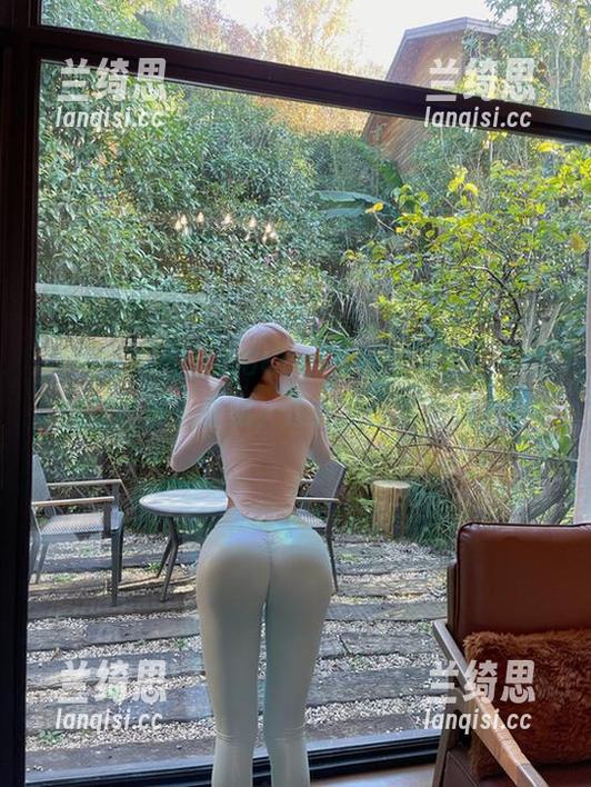 微密圈 - 左公子666的连体衣私拍，一切都显得那么自如，连我自己都紧张了！