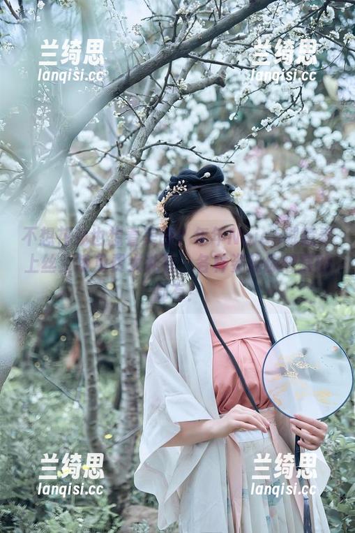 不想花钱也想看美图？年年Nnian诚意奉上丝兰陵免费大礼包，各种姿势你想要的都有！