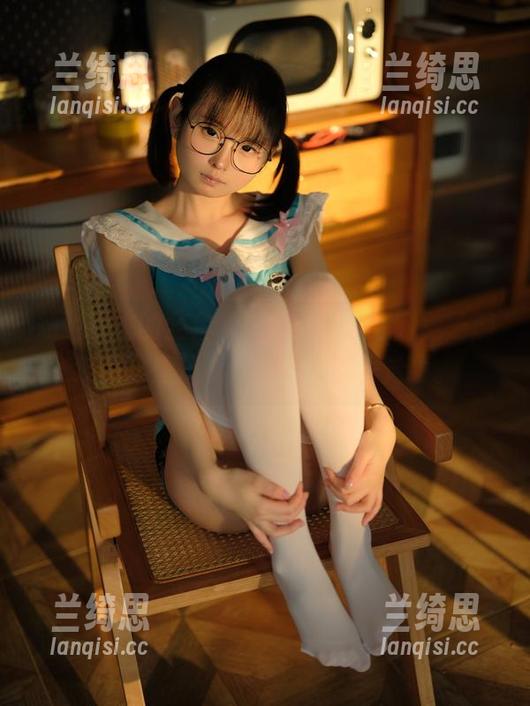 幼水铃衣的全套，初音未来没想到兔子洞还有这些功能，我表示不明觉厉。
