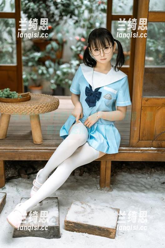 如果幼水铃衣的Miku是个设计模特，那图库肯定得加个赞！