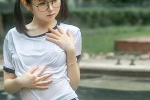 厨房也能有范，幼水铃衣的无圣光厨娘写真引发小讨论。