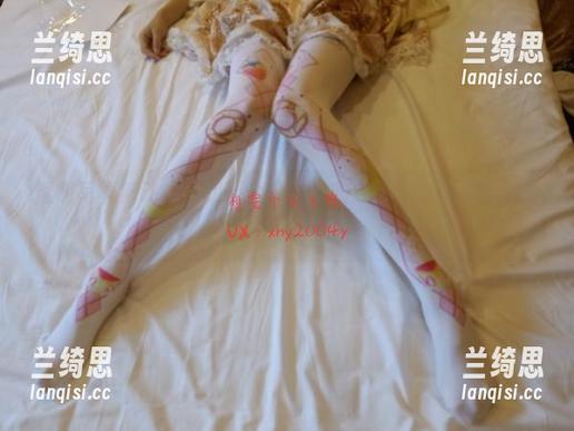 透明写真新动态，想要个公主抱的身影，干脆明媚得有些刺眼。