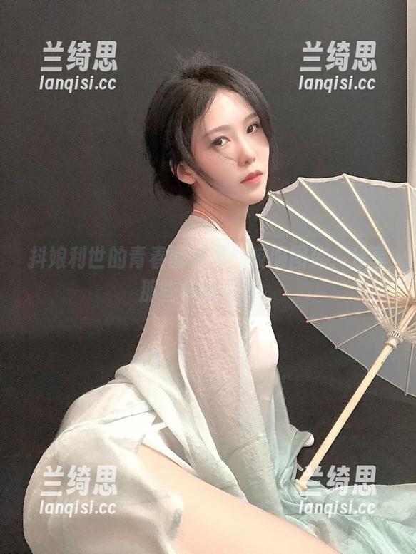 抖娘利世的青春回忆录：校服图库，分享那些年的故事。