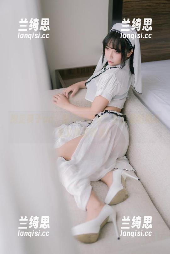 抱走莫子aa，留不下胶衣？原图里的她真是又飒又可爱！